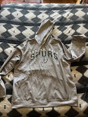 Go Spurs Go! Hoodie w front pocket. #SpursNation XL